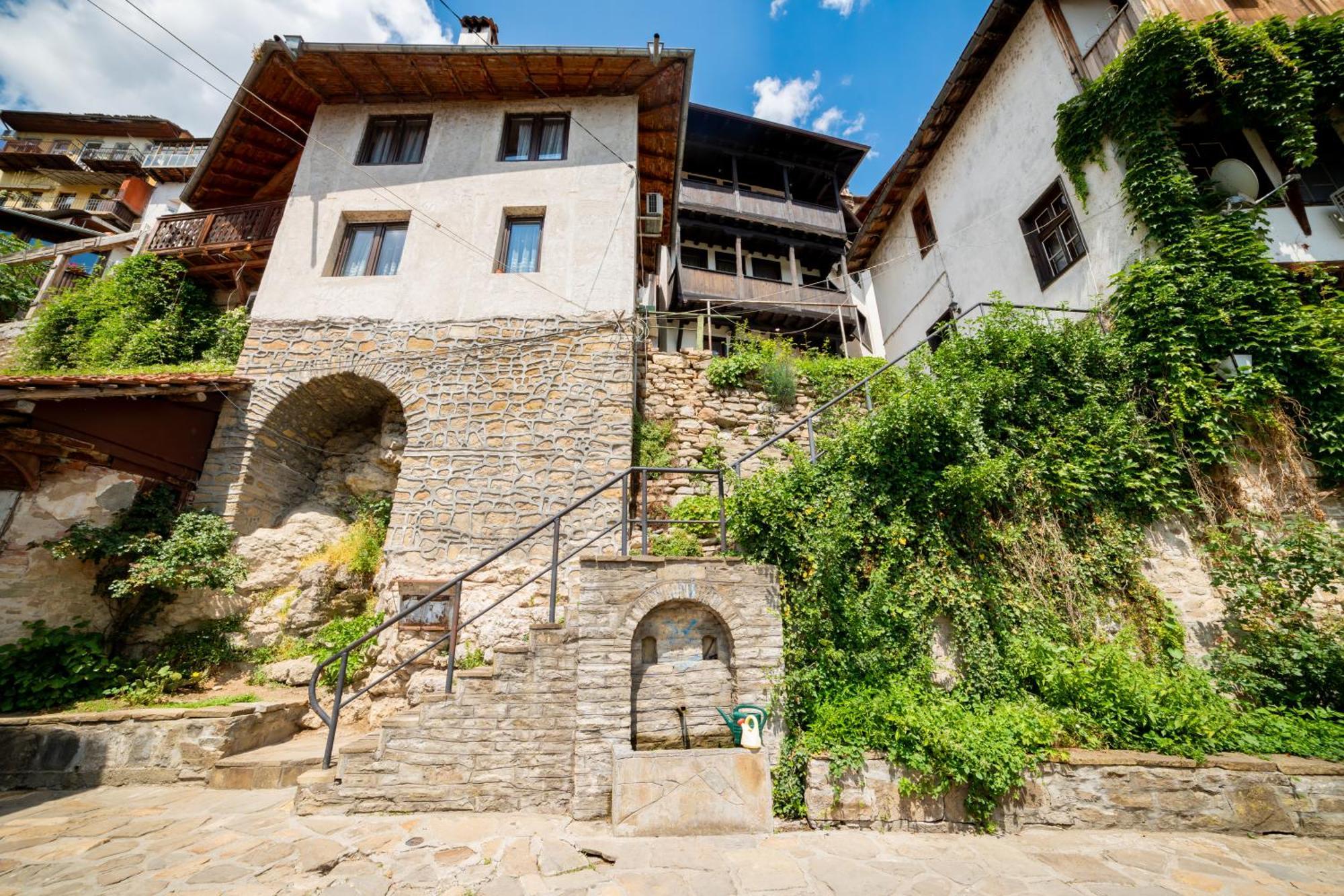 Iatrus Guest Apartment & Sauna Veliko Tărnovo Exteriör bild