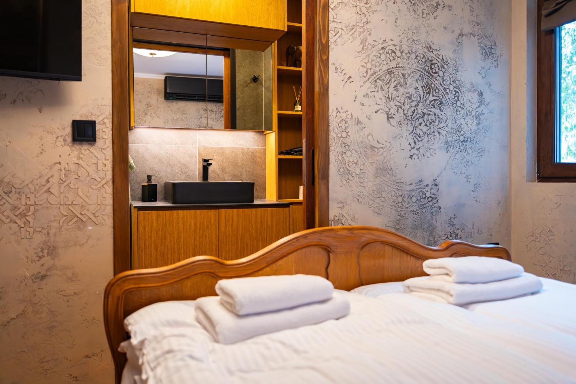 Iatrus Guest Apartment & Sauna Veliko Tărnovo Exteriör bild