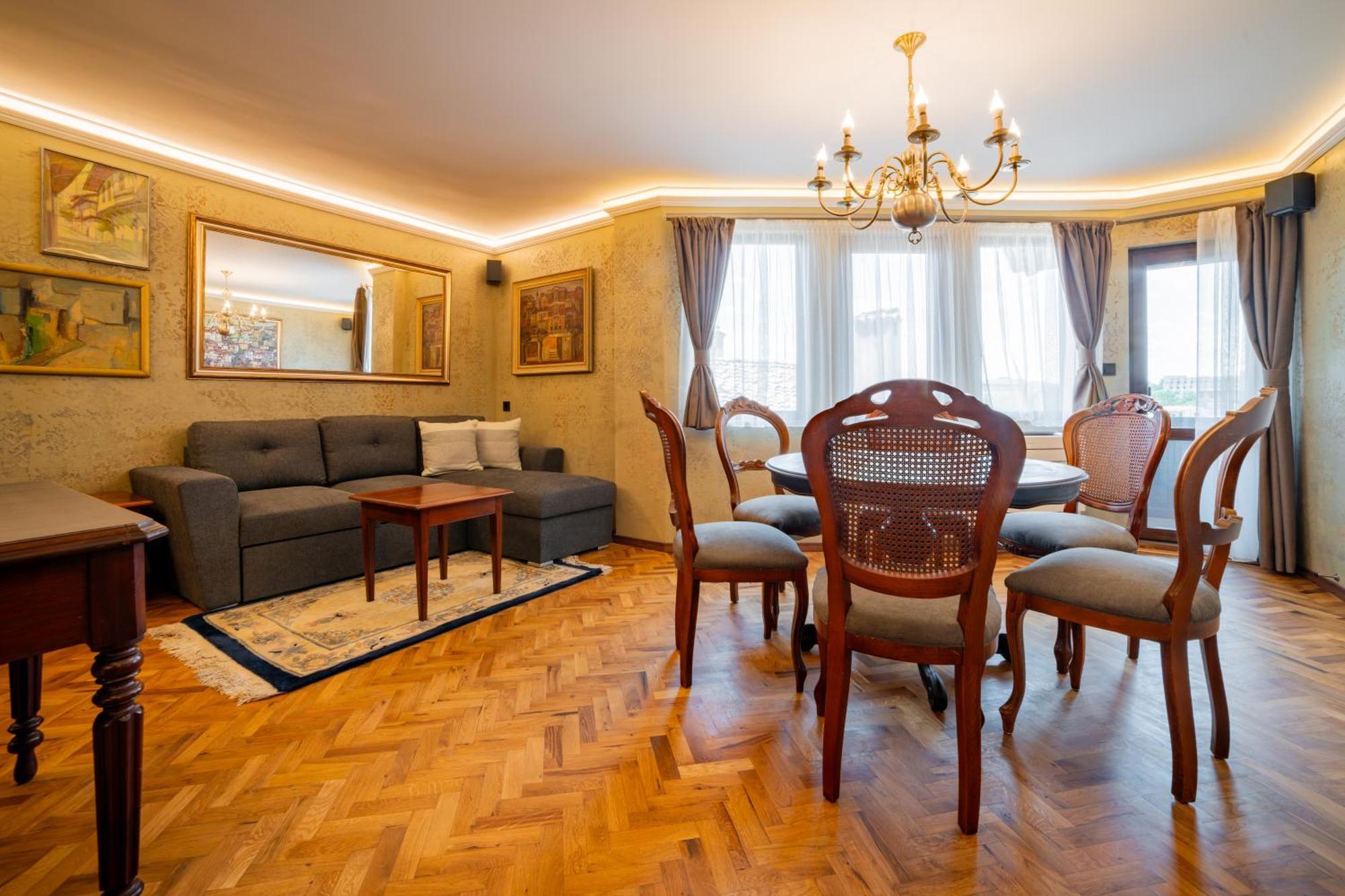 Iatrus Guest Apartment & Sauna Veliko Tărnovo Exteriör bild