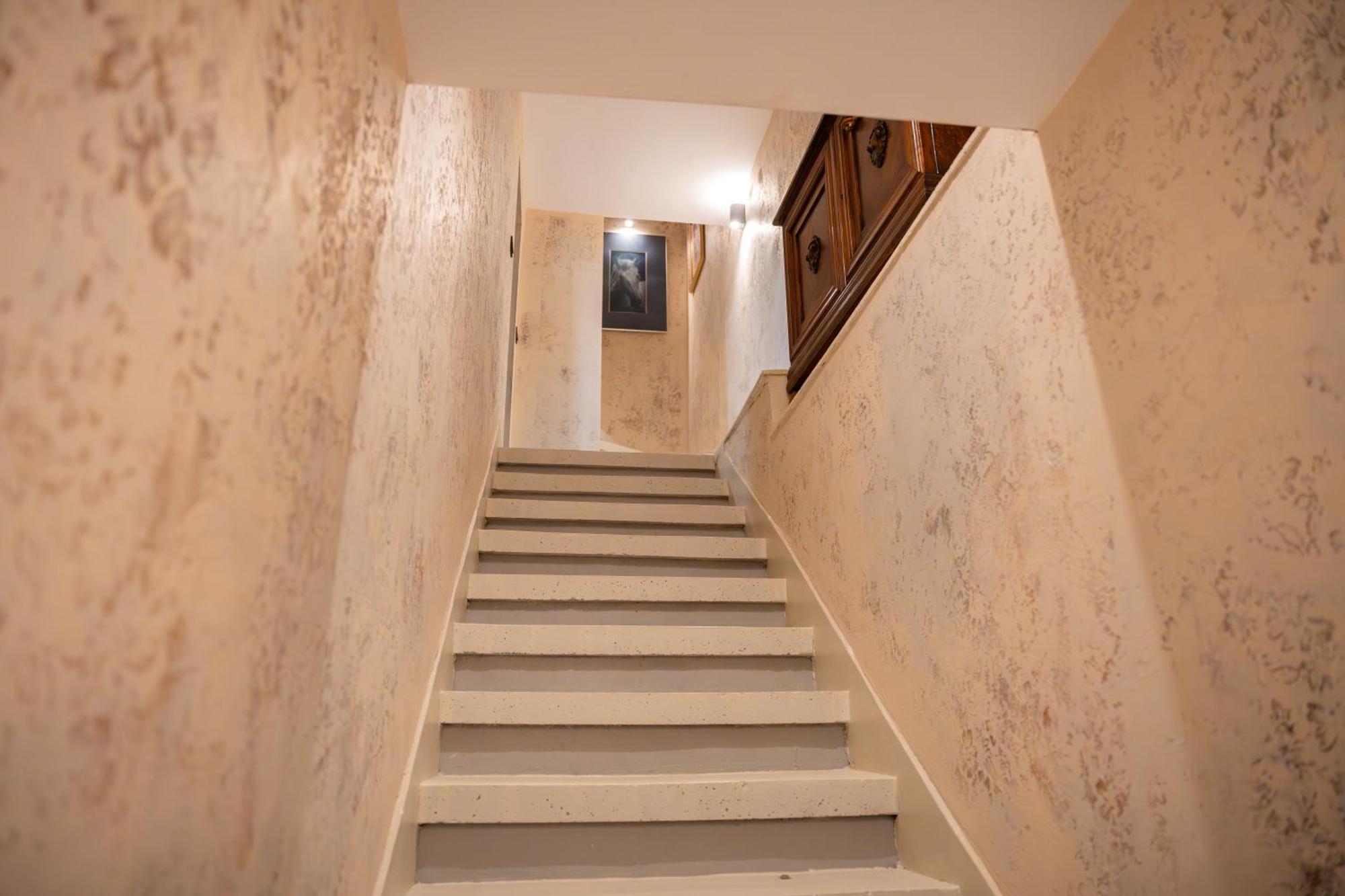 Iatrus Guest Apartment & Sauna Veliko Tărnovo Exteriör bild